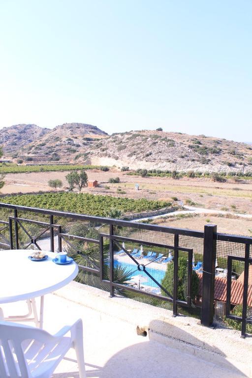 Ampelokipi Holiday Apartments Pissouri Rum bild